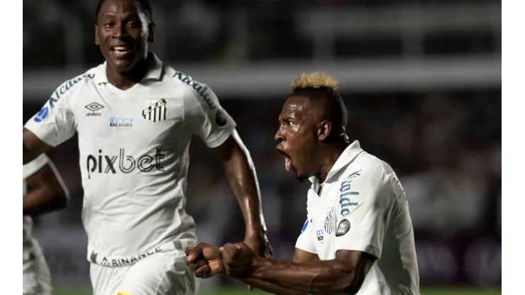 Foto: Ivan Storti/Santos FC - Julio e Angulo podem deixar o Santos e clube espera economia acima dos R$ 500 mil