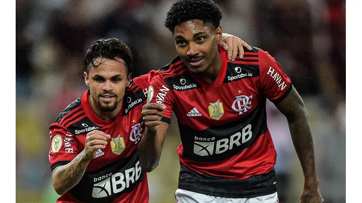 Foto: Thiago Ribeiro/AGIF - Michael (à esquerda) é bem avaliado pela direção do Corinthians, mas o problema é o preço pedido pelos árabes