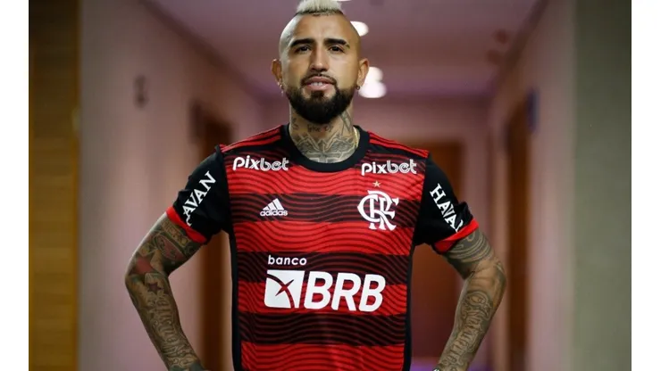 Vidal chegou ao Flamengo pouco depois de Clube receber recusa de jogador hoje apresentado em equipe da Europa