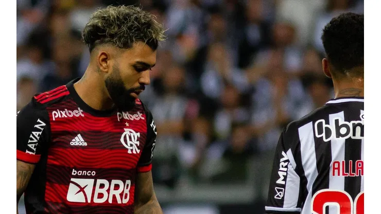 - Gabigol ao lado do Allan