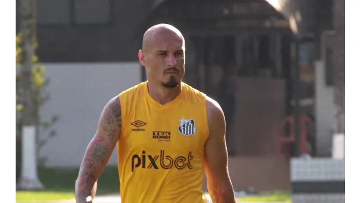 Maicon jogador do Santos durante treino no CT Rei Pele - Foto: Fernanda Luz/AGIF