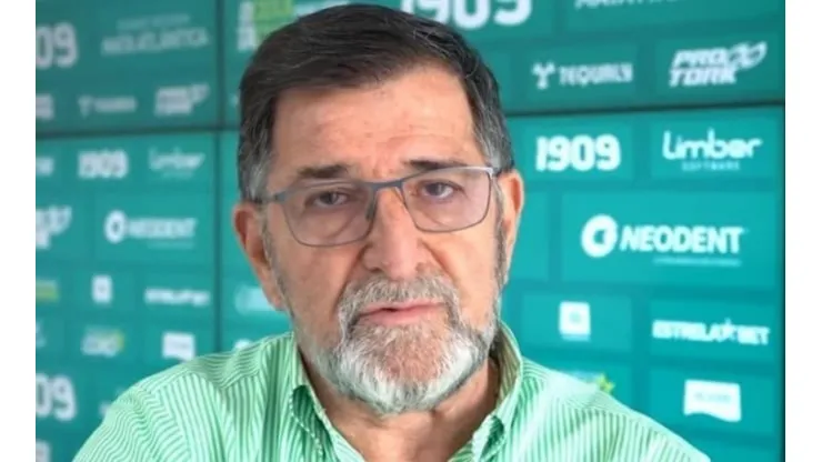 Foto: Coritiba/Divulgação - Renê Simões é avisado sobre decisão de meia desejado pelo Coxa