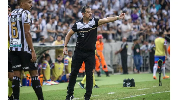Foto: Lucas Emanuel/AGIF - Marquinhos Santos lamentou a eliminação para o Fortaleza