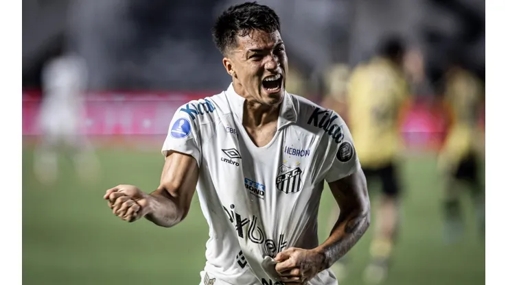 Raul Baretta/AGIF - Marcos Leonardo é procurado por jogador do Corinthians após clássico com o Santos