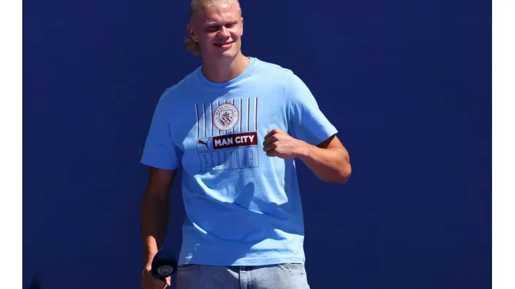 Manchester City Present New Summer Signings