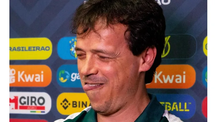 “Acho que nem sabe...”; Diniz alfineta torcida cruzeirense após vaia