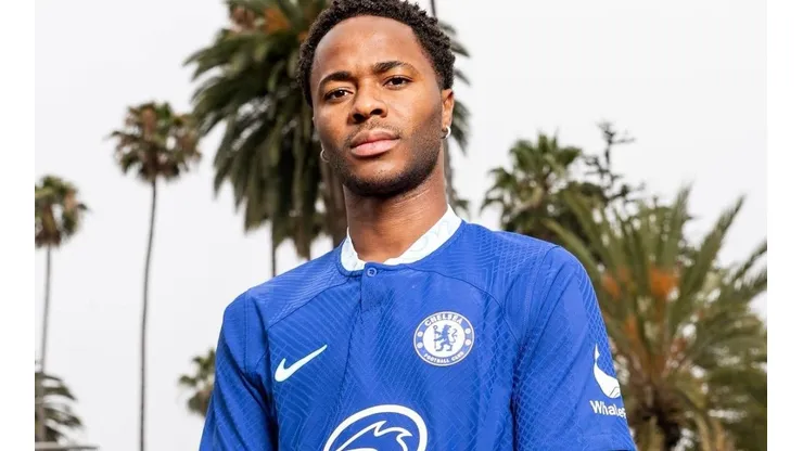 Sterling foi anunciado pelo Chelsea nesta quarta-feira (13); depois dele, Clube deve fechar com outro jogador para integrar o time titular