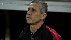 Foto: Thiago Ribeiro/AGIF | Jorginho deve ir com uma escalação diferente para clássico na Copa do Brasil