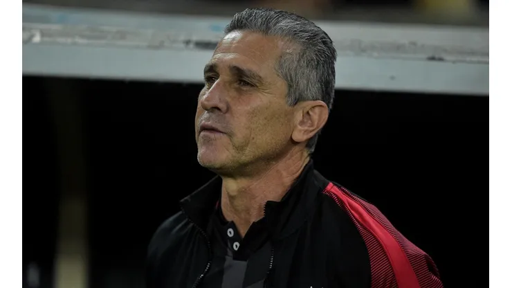 Foto: Thiago Ribeiro/AGIF | Jorginho deve ir com uma escalação diferente para clássico na Copa do Brasil