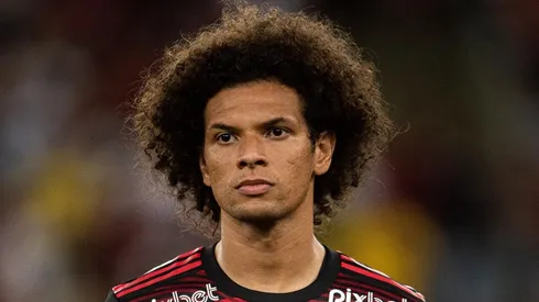 Flamengo toma decisão surpreendente sobre Arão, que não viaja para Turquia