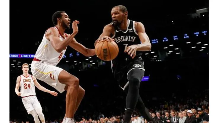 Durant jogou pelos Nets contra os Cavs no play-in da última temporada
