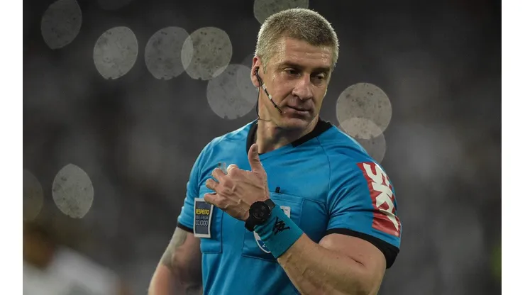 "Parabéns ao VAR e ao Daronco"; após polêmica em jogo do Atlético, VP de Relações do Fla parabeniza arbitragem