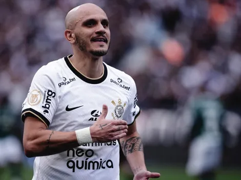 Fábio Santos fala sobre renovação de contrato e comentaristas repercutem declaração do jogador 