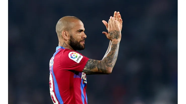 Foto: Brendon Thorne/Getty Images | Daniel Alves foi dispensado ao final da temporada europeia