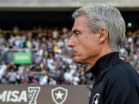 Criticado por escalação e formação do Botafogo, Castro abre o jogo sobre opções no elenco