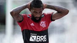 Jorge Rodrigues/AGIF. Rodinei marca gol contra e entrega vitória ao Corinthians