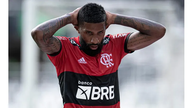 Jorge Rodrigues/AGIF. Rodinei marca gol contra e entrega vitória ao Corinthians