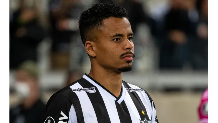Foto: Alessandra Torres/AGIF - Allan retorna para a equipe do Atlético em confronto diante do São Paulo