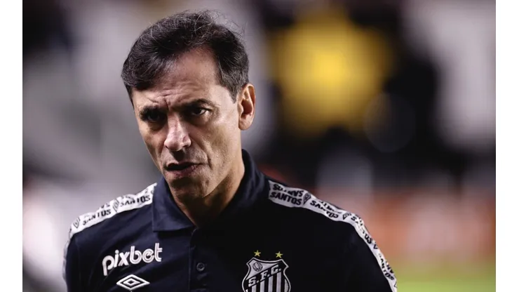 Titular de Bustos ficou fora da lista de relacionados do Santos e instigou curiosidade da torcida