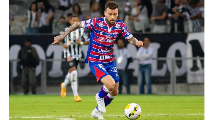 Fernando Moreno/AGIF. Por questões contratuais, Lucas Lima fica de fora do confronto contra o Palmeiras