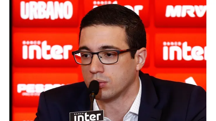 Marcello Zambrana/AGIF/ Alexandre Pássaro e +2; portal revela nomes avaliados para o cargo de executivo de futebol do Santos.