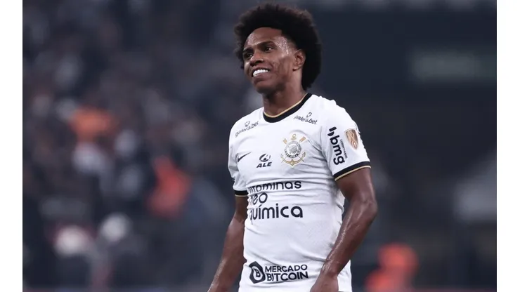 Willian com a camisa do Corinthians (Foto: Ettore Chiereguini/AGIF)