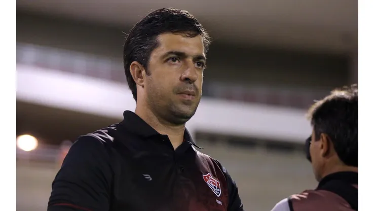 Foto: Itawi Albuquerque/AGIF - João Burse ainda não perdeu nesta nova passagem pelo Vitória