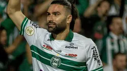 Foto: Robson Mafra/AGIF - Léo Gamalho: atacante voltou a balançar as redes no último jogo