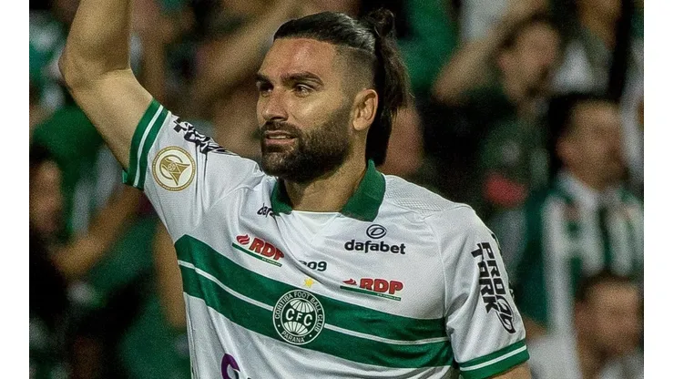 Foto: Robson Mafra/AGIF - Léo Gamalho: atacante voltou a balançar as redes no último jogo