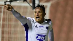 Foto: Mauro Horita - Edu reclama de marcação do bandeira que assinalou impedimento em gol contra Ituano