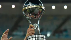 Thiago Ribeiro/AGIF - Taça da competição.