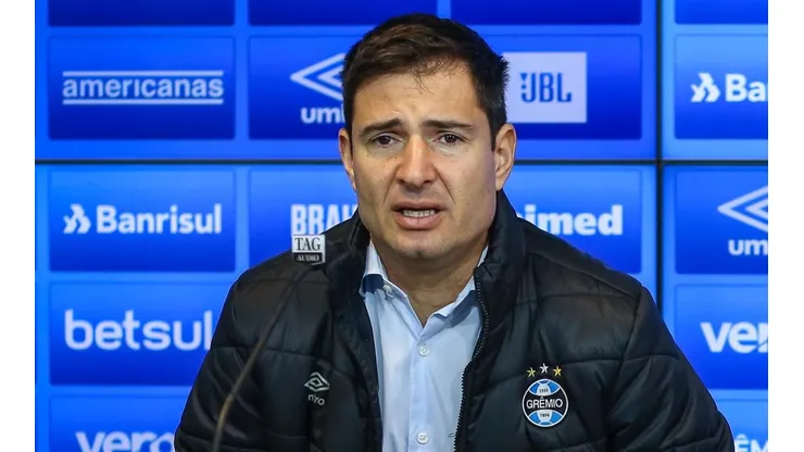 Foto: Lucas Uebel/Grêmio - Cerri falou com os representantes do jogador.