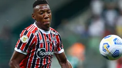 Léo está suspenso no São Paulo (Foto: Marcello Zambrana/AGIF)