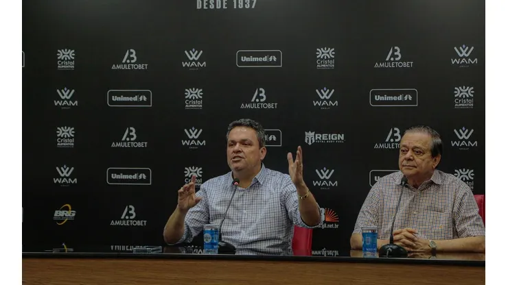 Foto: Flickr oficial do Atlético-GO - Adson em coletiva.