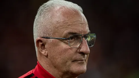 Foto: Thiago Ribeiro/AGIF - Dorival Júnior tem dado espaço a Lázaro, que estagnou sua renovação no Flamengo