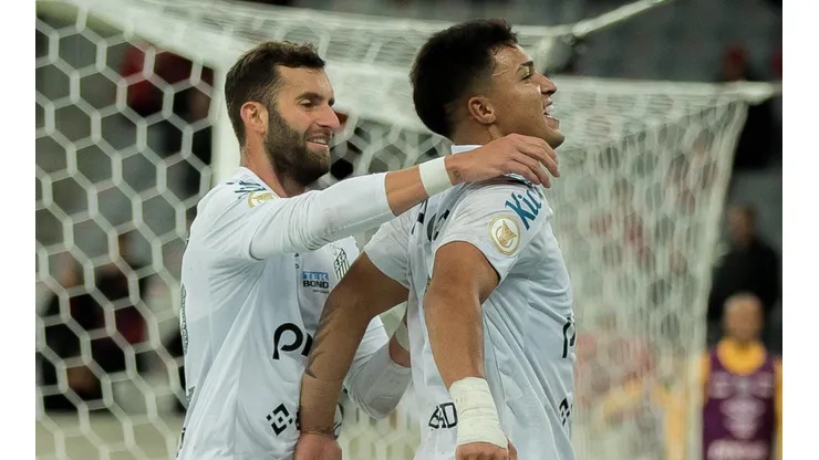Foto: Robson Mafra/AGIF | Rivais não se calam sobre #9 do Peixe