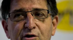 Foto: Rui Porto Filho/AGIF - Renê Simões é informado sobre possível saída de meia