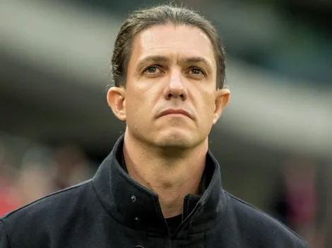 “Para ganhar mais minutos”: rejeitado por Maurício Barbieri, zagueiro é emprestado ao futebol colombiano