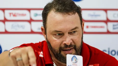 Foto: Rafael Vieira/AGIF - Roberto Fernandes comentou seu jeito mais explosivo à beira do gramado