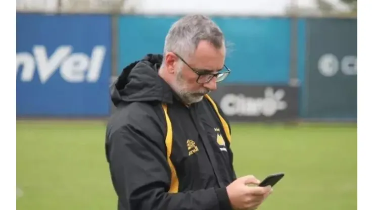 Assessoria do Criciúma EC/ "Contratar mais cinco atletas"; diretor de futebol do Criciúma revela projeção para reforçar a equipe.