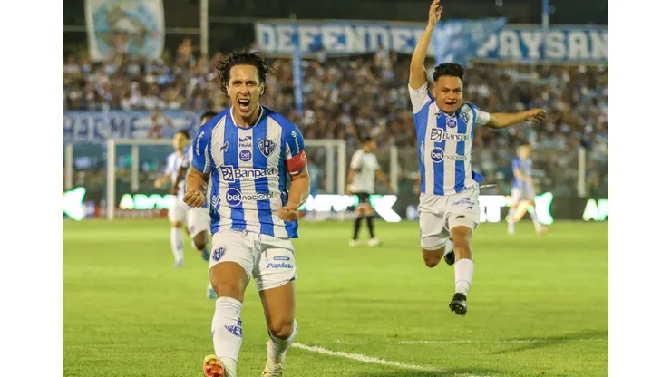 Paysandu e Ponte Preta brigam por posição na tabela.