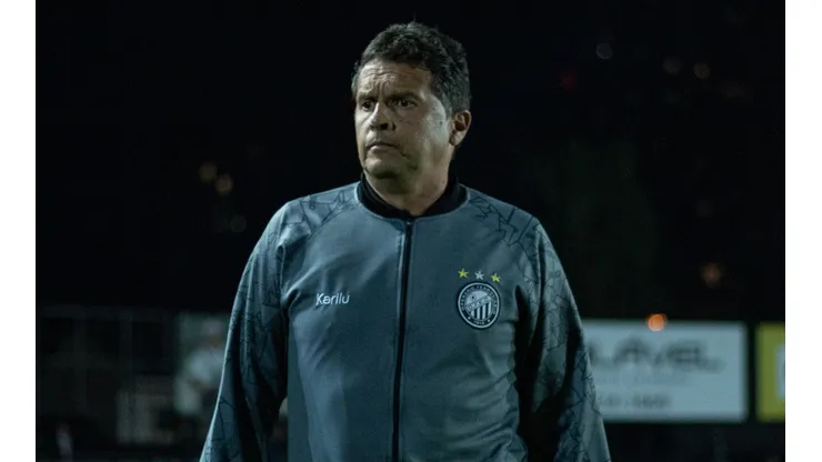 Joao Vitor Rezende Borba/AGIF. Claudinei Oliveira se preocupa com 'pedra no caminho' do Operário-PR na sequência da Série B