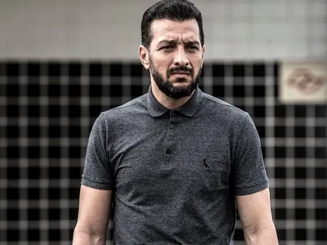 “Fora Dracena”; Torcida do Santos protesta antes da Sula e diretoria é alvo principal