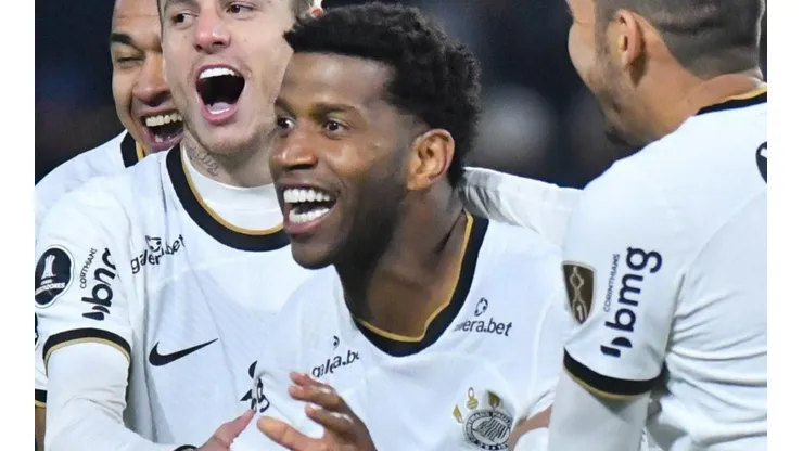 Foto: Fotobairesarg/AGIF - Gil converteu a última penalidade do Corinthians.