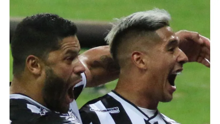 - Zaracho ao lado de Hulk