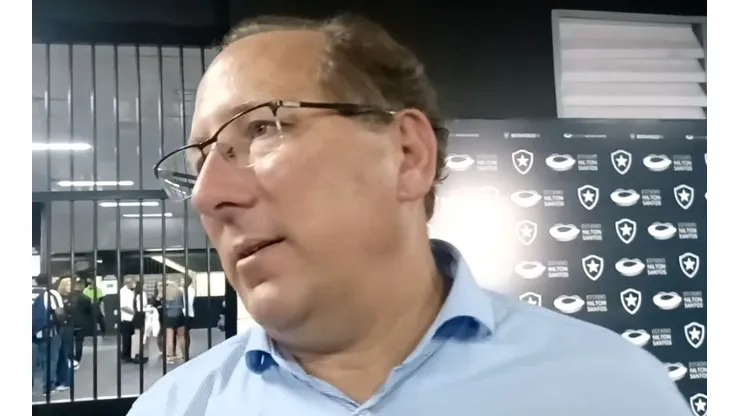 Foto: Reprodução Botafogo Nela/YouTube | Textor dá 'OK' para chegada de ex-Flu que está no Mundo Árabe