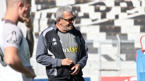 Foto: Flickr oficial da Ponte Preta - Hélio durante treino.