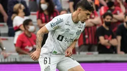 Velázquez rescindiu contrato com o Santos (Foto: Robson Mafra/AGIF)