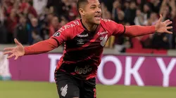 Robson Mafra/AGIF - Vitor Roque é exaltado no Athletico