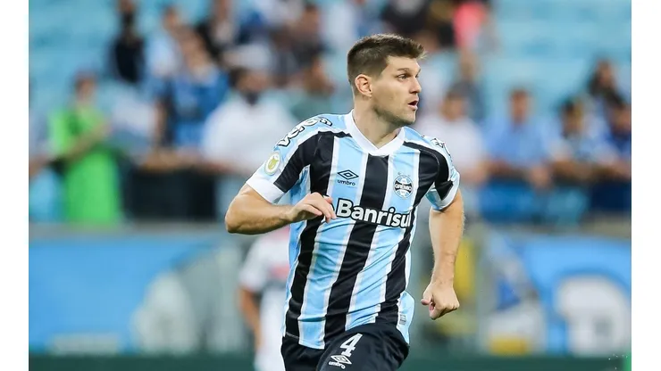 Kannemann tem contrato com o Grêmio até o fim do ano (Foto: Pedro H. Tesch/AGIF)